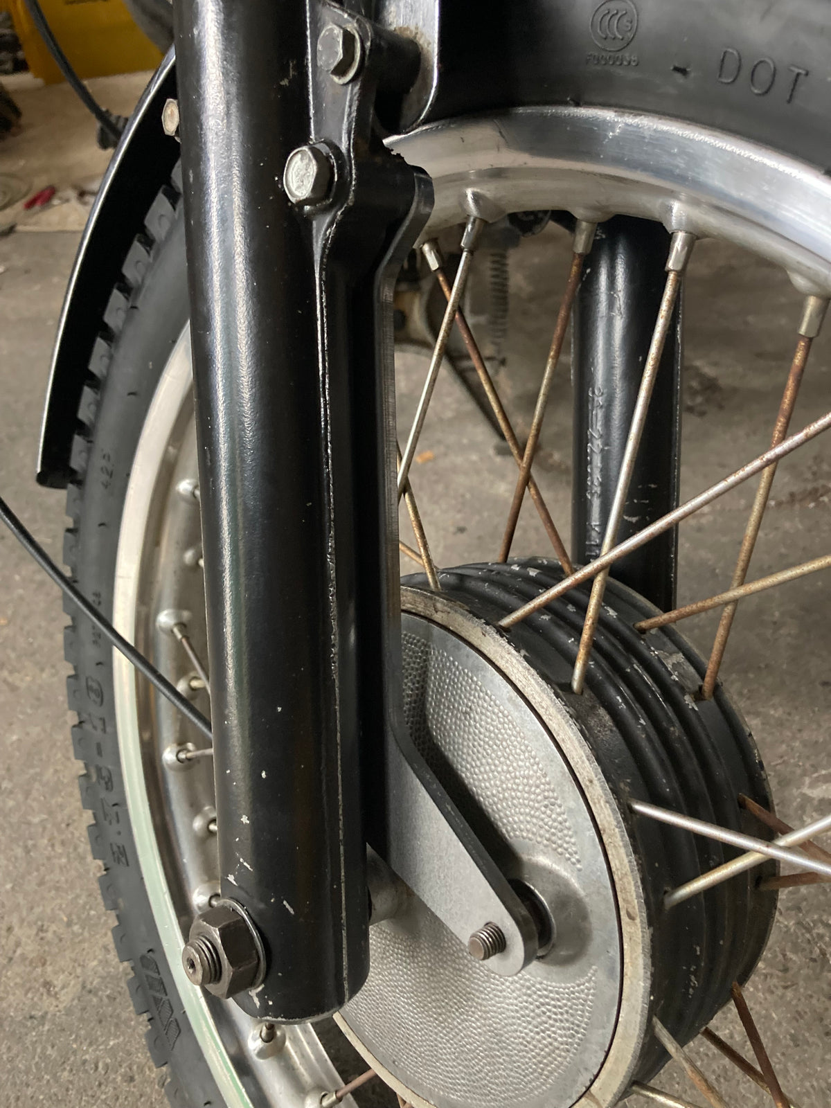 Versteckte Zugstrebe für Trommelbremse MZ ETZ 125 150 250 TS