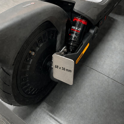 Rechter Kennzeichenhalter am Segway Ninebot MAX G3 D mit Kennzeichenmaß 68 × 56 mm