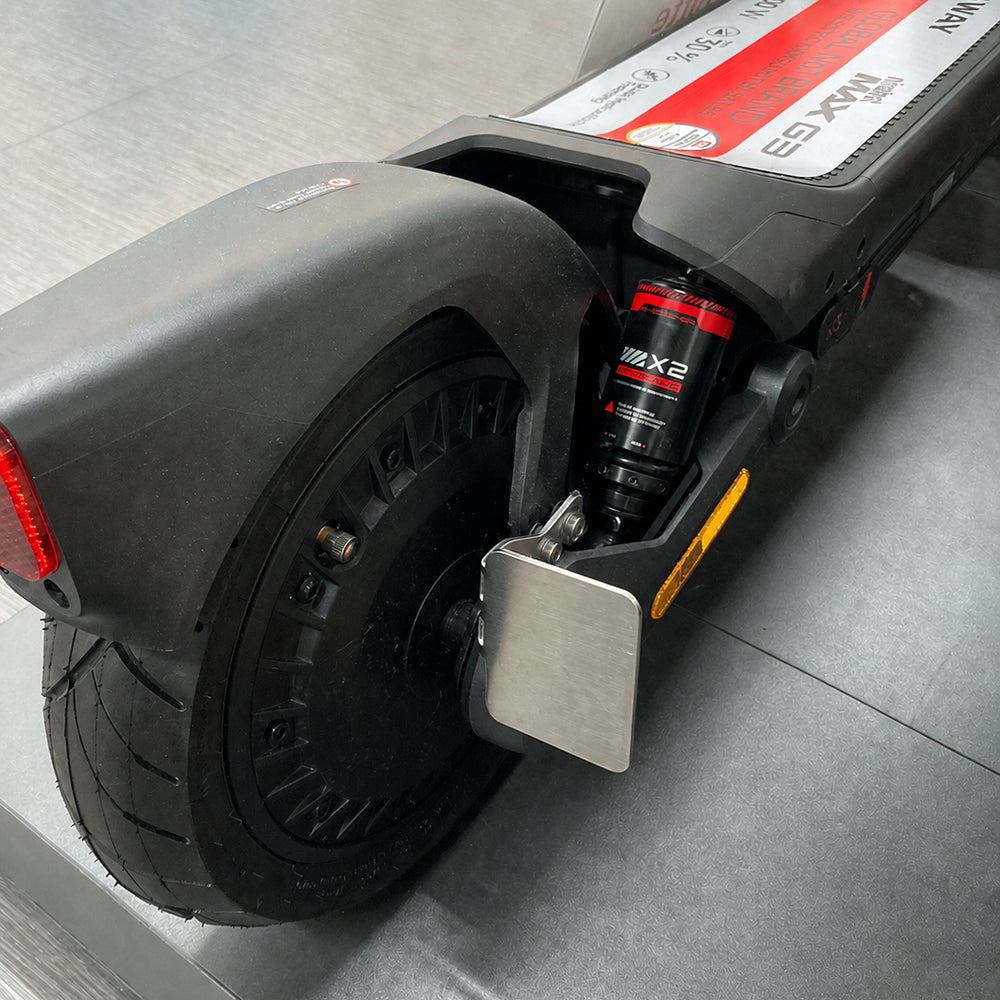 Seitlicher Kennzeichenhalter rechts montiert am Segway Ninebot MAX G3 D