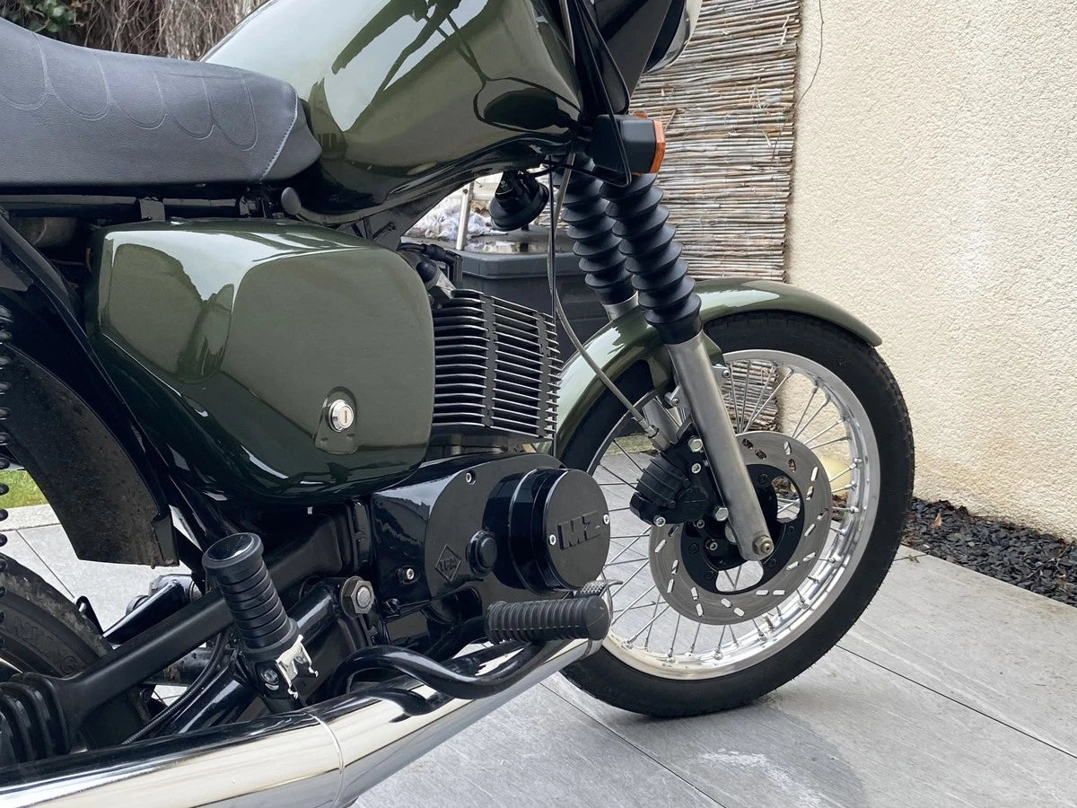 MZ ETZ Motorrad mit montierter Bremsscheibe vorne